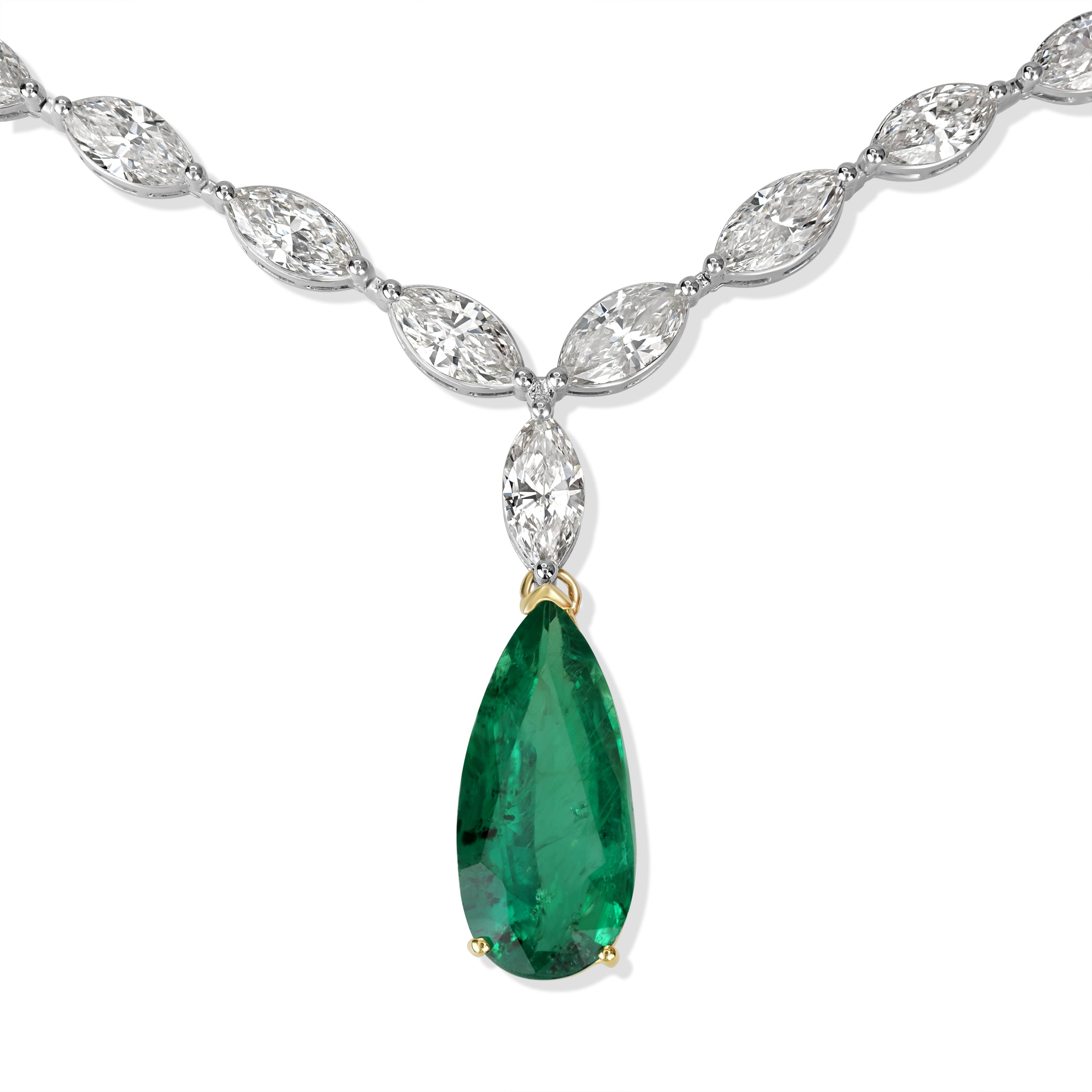 24.74 ct Diamond & 8.51 ct Green Emerald Necklace in Platinum