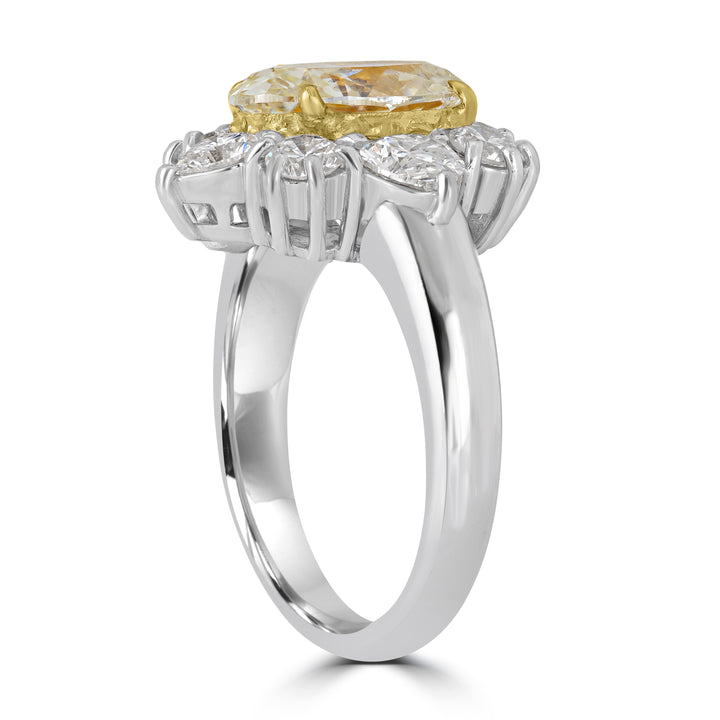 2.51 ct Solitaire Oval Fancy Yellow Diamond Ring in Platinum