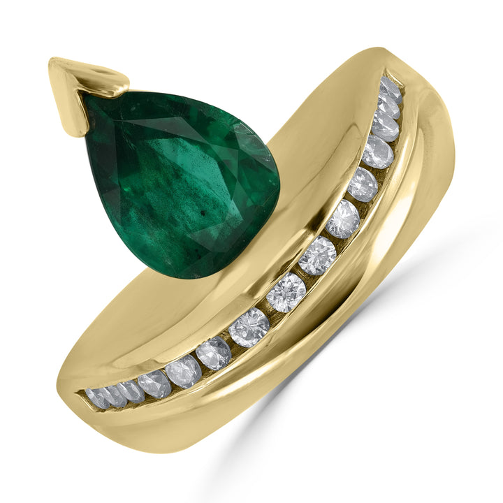 0.85 ct Emerald & Diamond Ring in 14K Yellow Gold