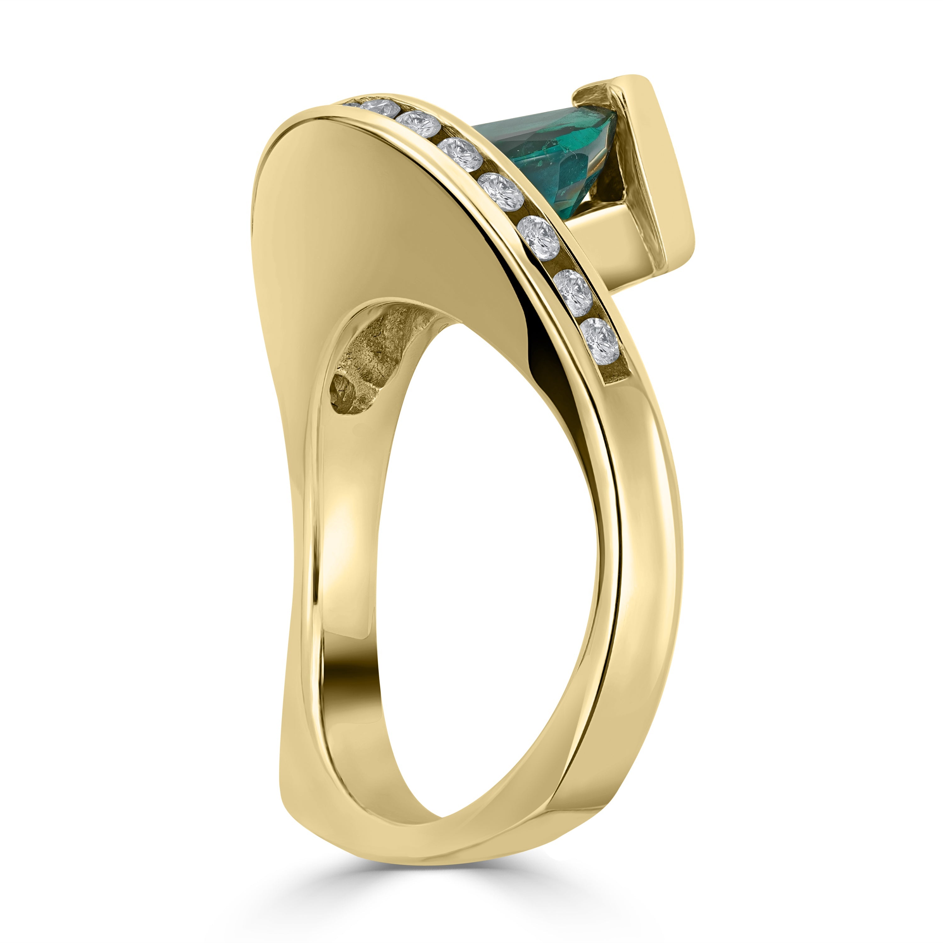 0.85 ct Emerald & Diamond Ring in 14K Yellow Gold