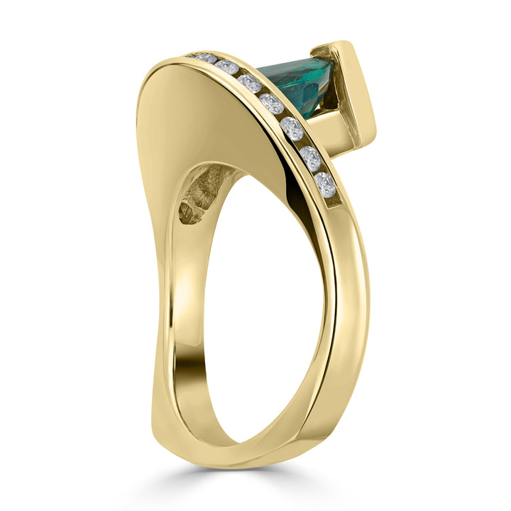 0.85 ct Emerald & Diamond Ring in 14K Yellow Gold