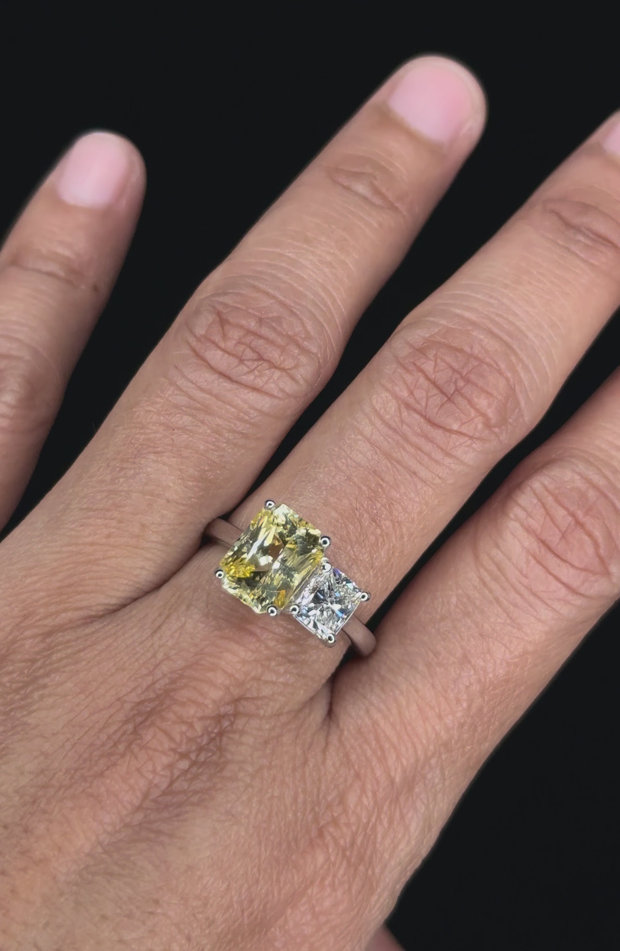 1.11 ct Diamond & 4.03 ct Yellow Sapphire Ring in 18K White Gold - GIA Certified