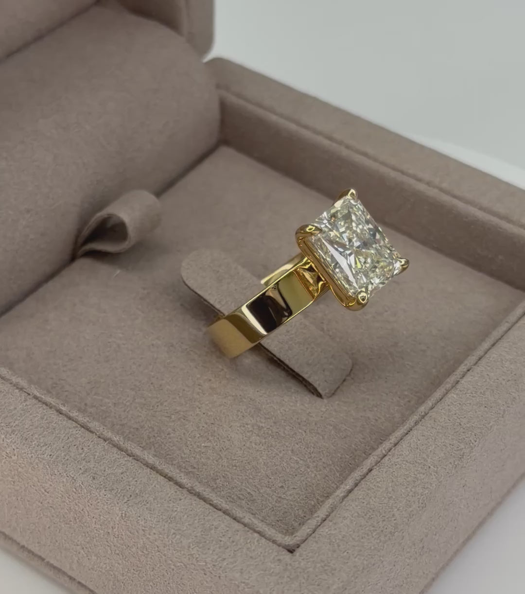 6.11 ct Diamond Ring in 18K Yellow Gold - GIA & EGL Certified