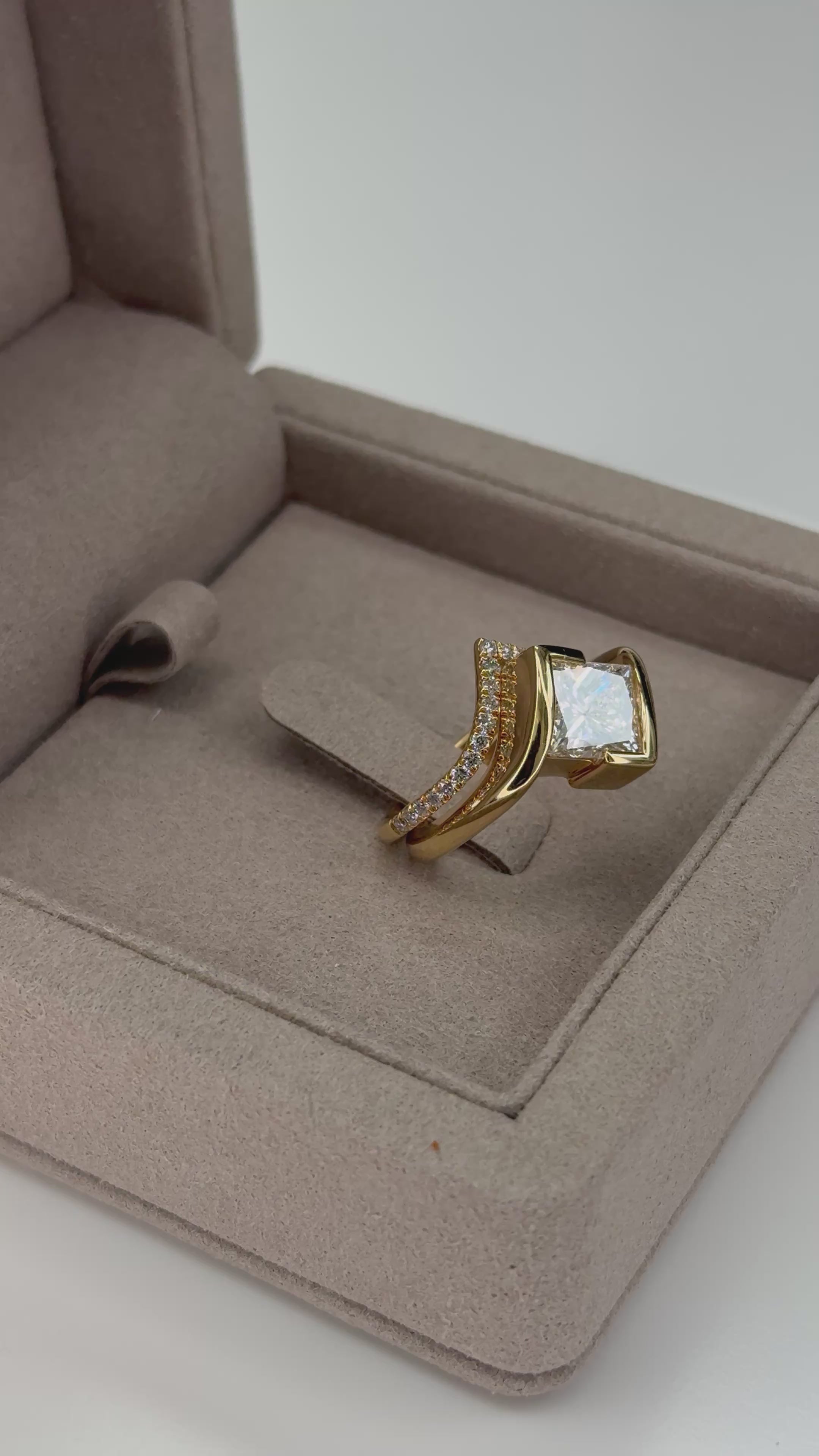 3.40 ctw Diamond Ring in 18K Yellow Gold - GIA Certified