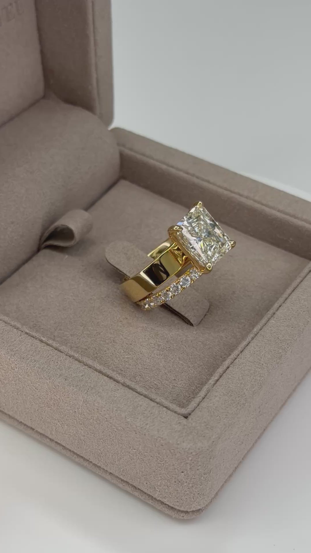 6.11 ct Diamond Ring in 18K Yellow Gold - GIA & EGL Certified