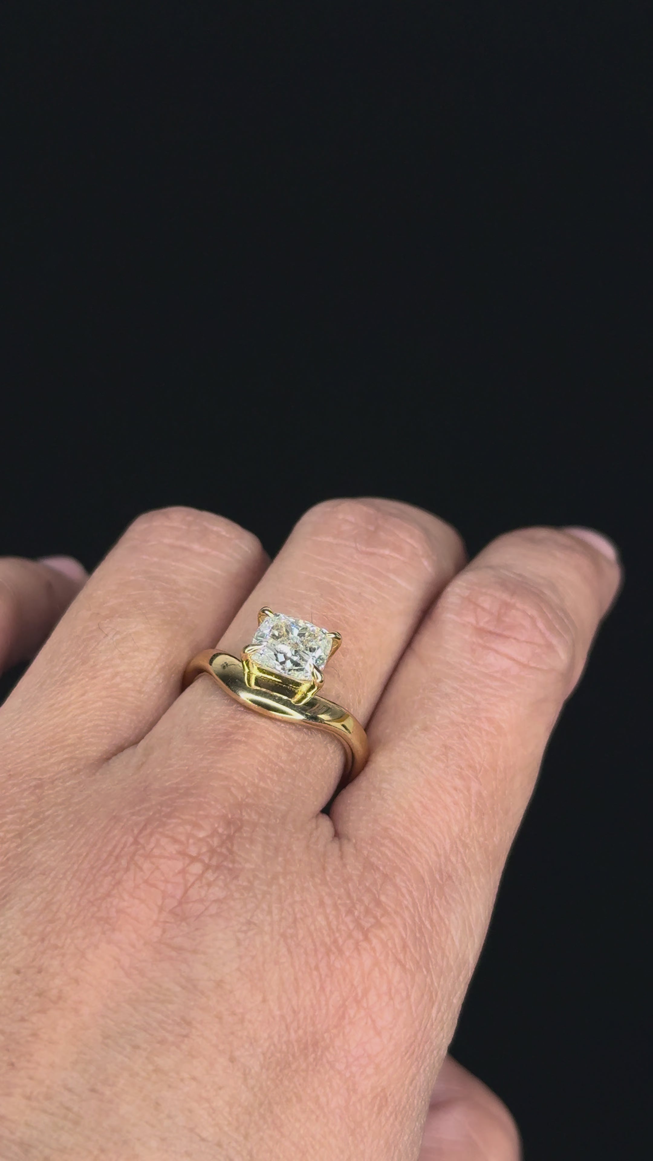 2.01 ct Diamond Ring in 18K Yellow Gold - GIA Certified