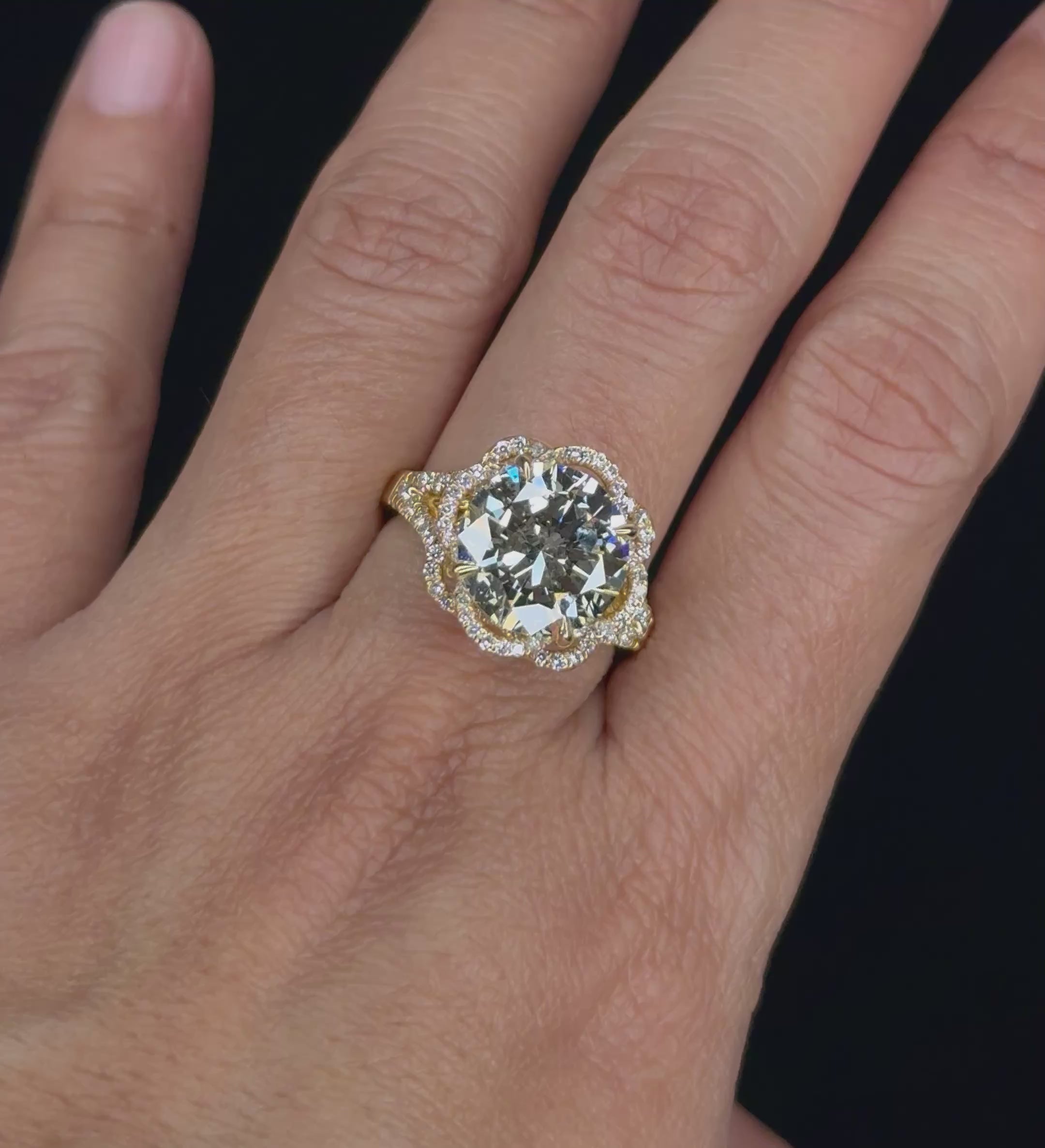 6.18 ctw Solitaire Round Shape Flower Diamond Ring in 18K Yellow Gold - GIA Certified