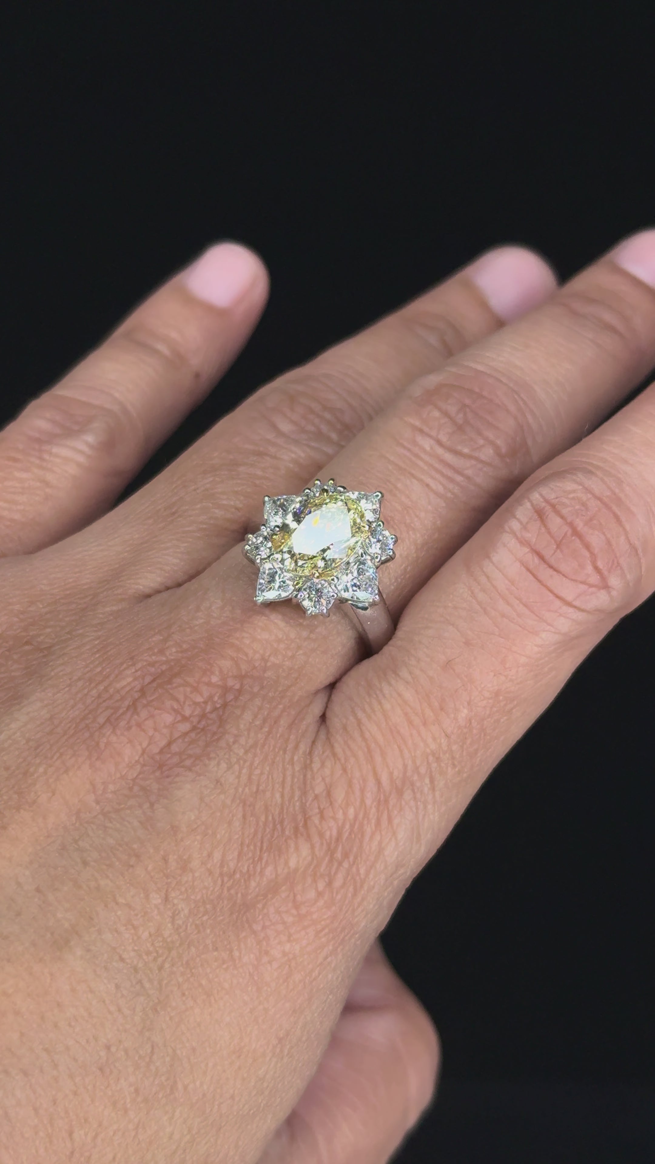 4.91 ctw Solitaire Oval Fancy Yellow Diamond Ring in Platinum - GIA Certified