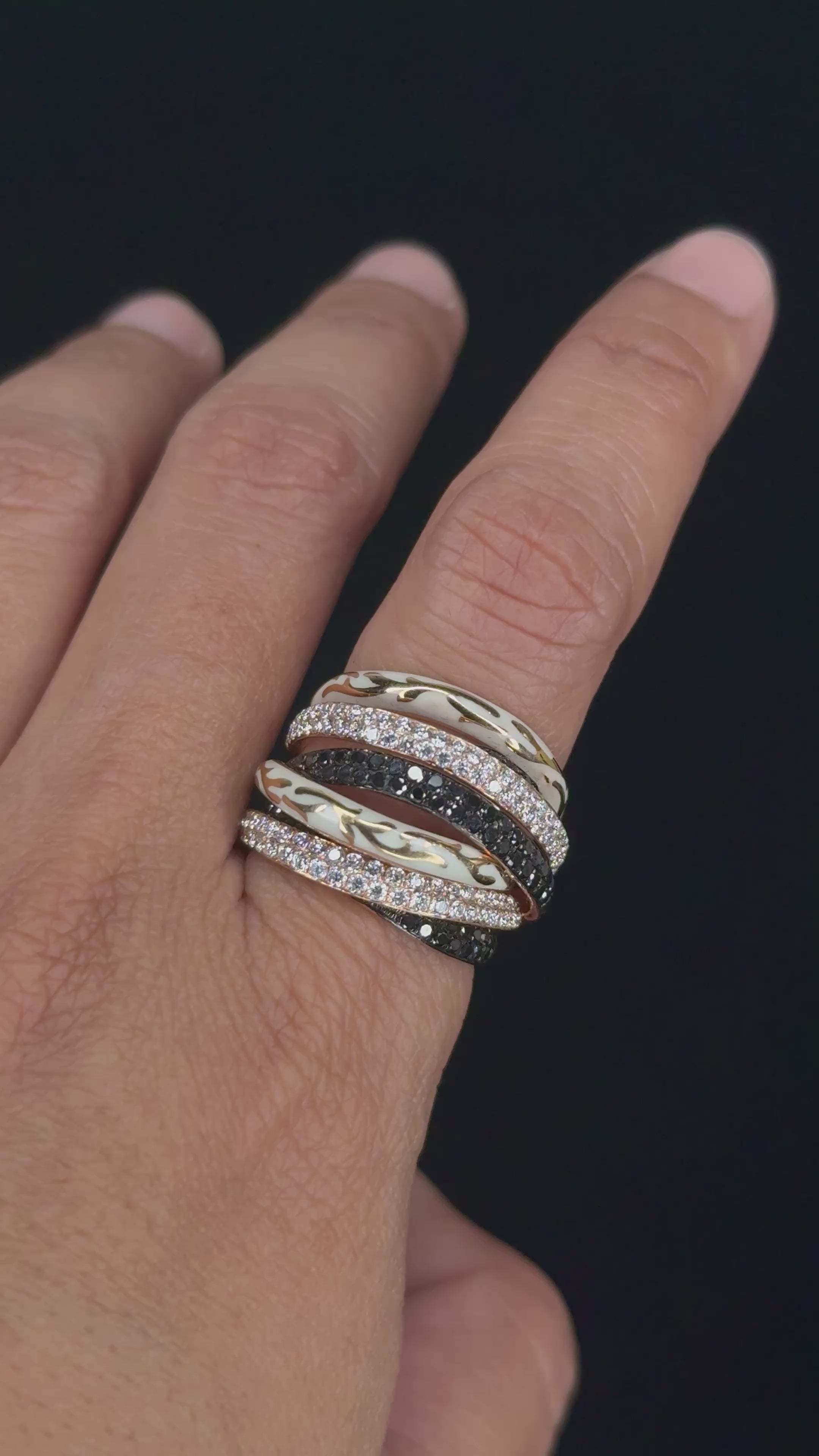 1.87 ct White & Black Diamond Ring Decorated with Enamel in 14K Rose Gold